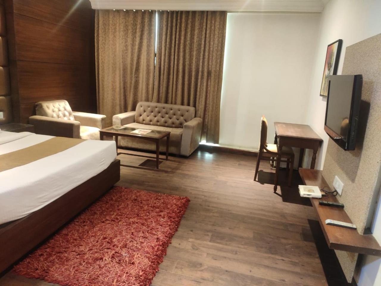 Hotel Imperial Executive Ludhiana Ngoại thất bức ảnh
