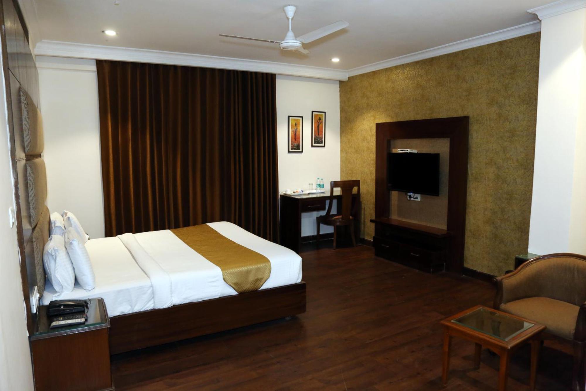 Hotel Imperial Executive Ludhiana Ngoại thất bức ảnh
