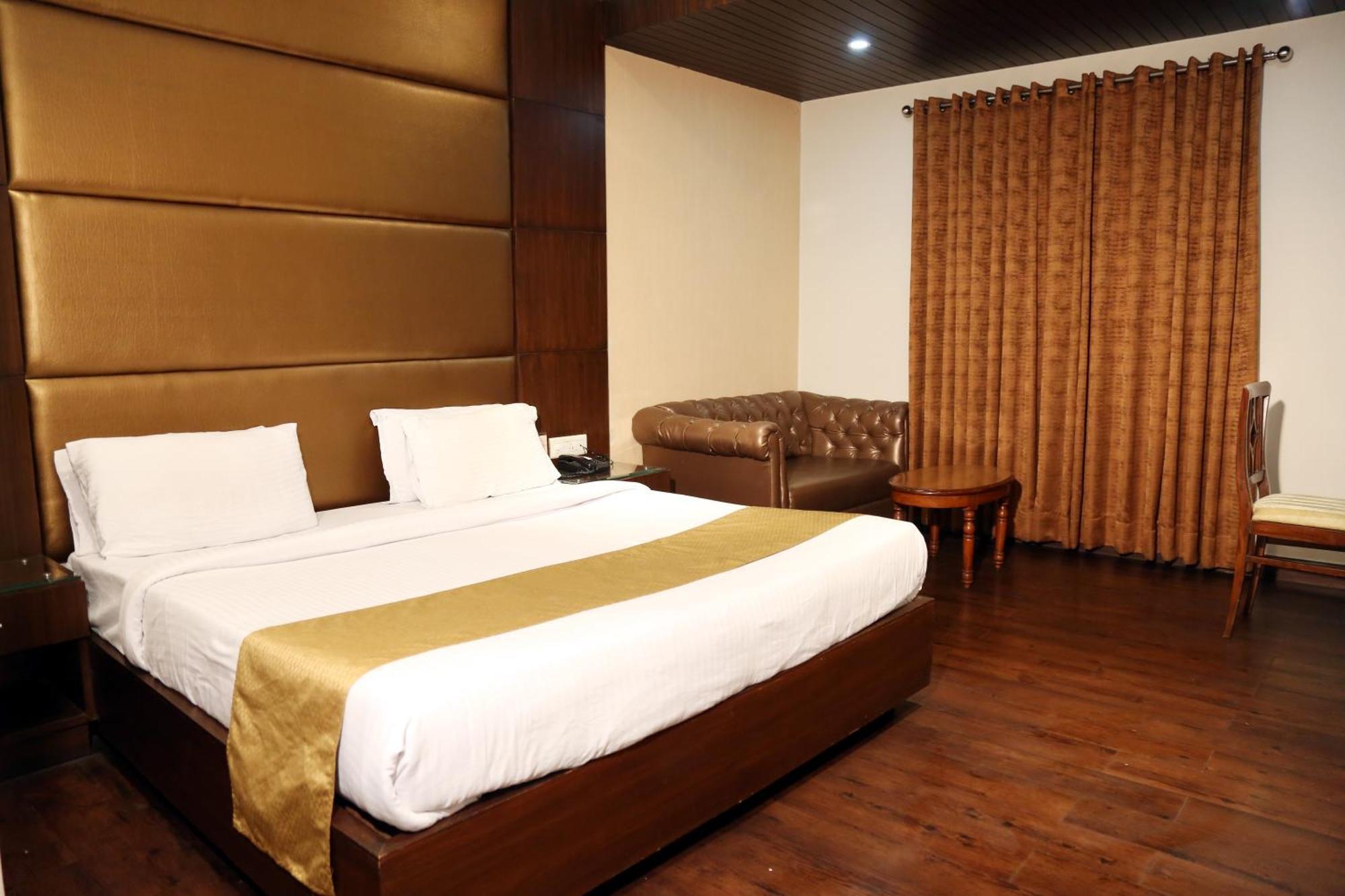 Hotel Imperial Executive Ludhiana Ngoại thất bức ảnh
